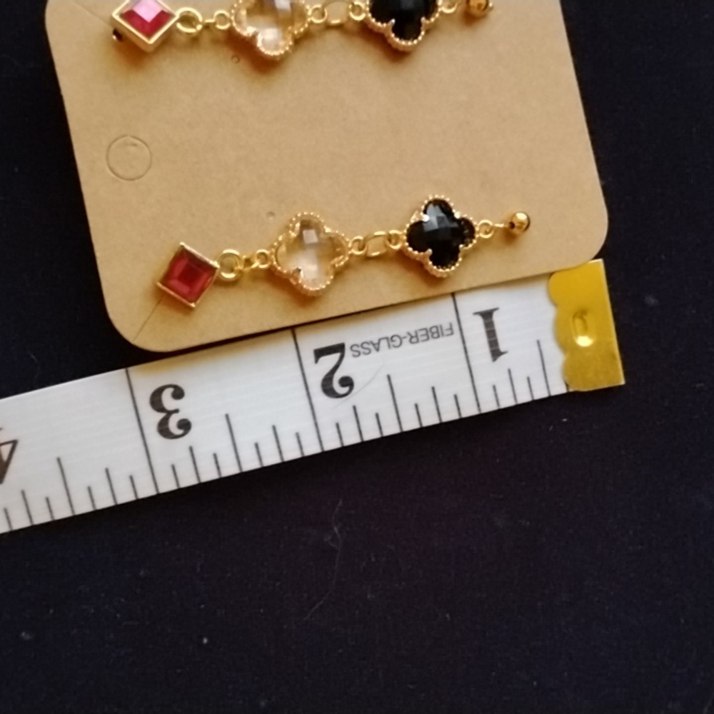 Hand Crafted Elegant Gold and Clover Design Stud Earrings - Picture 4 of 4